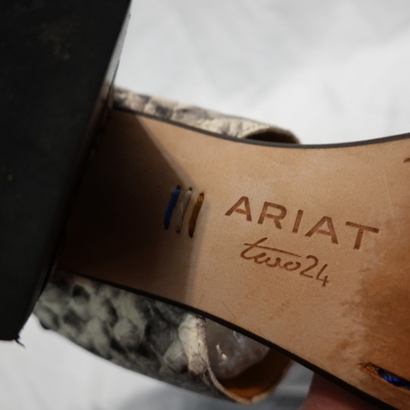 ARIAT Two24 Black w/Gray Snakeskin Print Block Heeled Slingback Sandals, size 7 - Picture 7 of 9